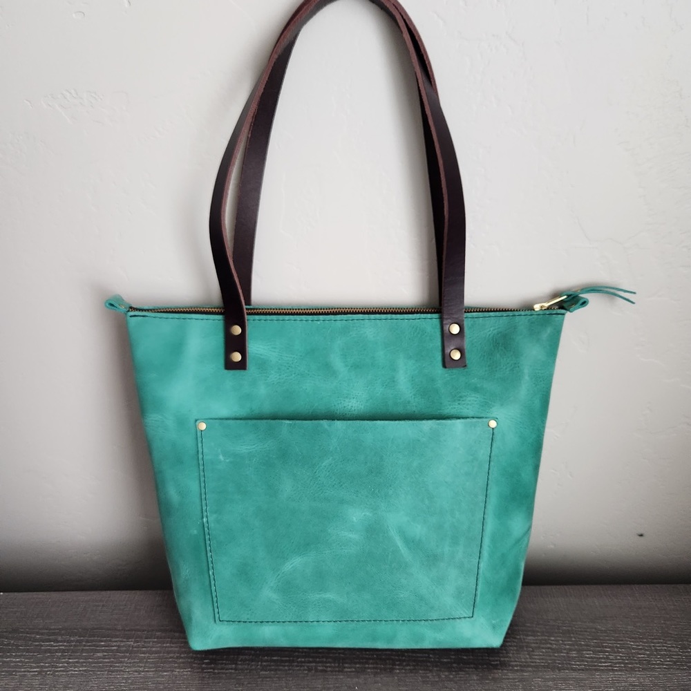Portland Leather NWOT 🦄 (Reef) Medium Zipper Tote.